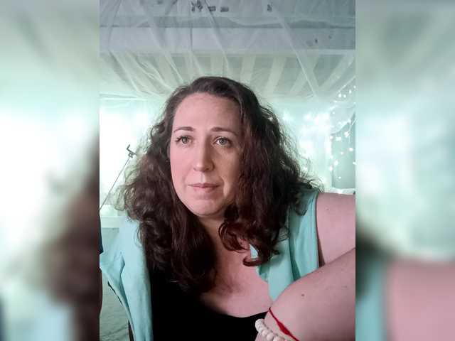 Olga372's BongaCams show and profile