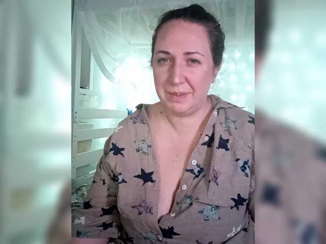 Olga372's BongaCams show and profile