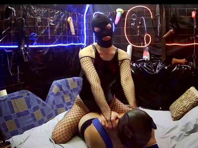 Gospozha-I-Doberman webcam