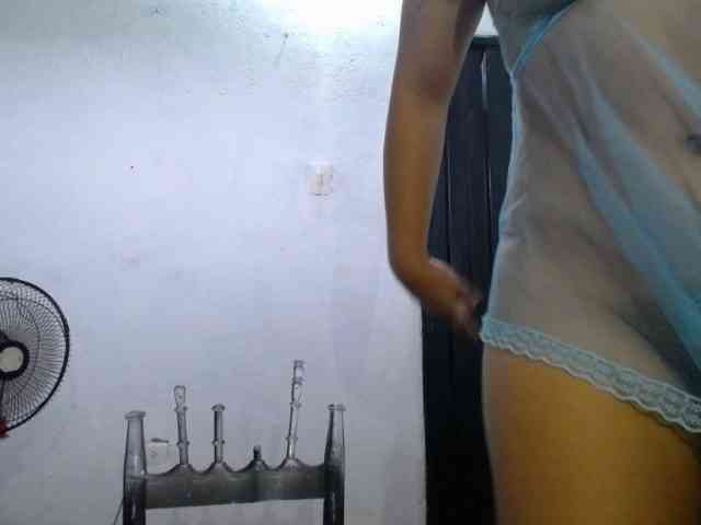 sexy-mom-latina webcam