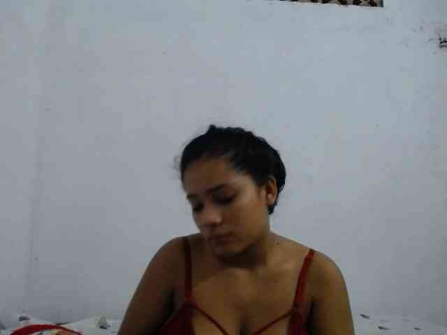 sexy-mom-latina webcam