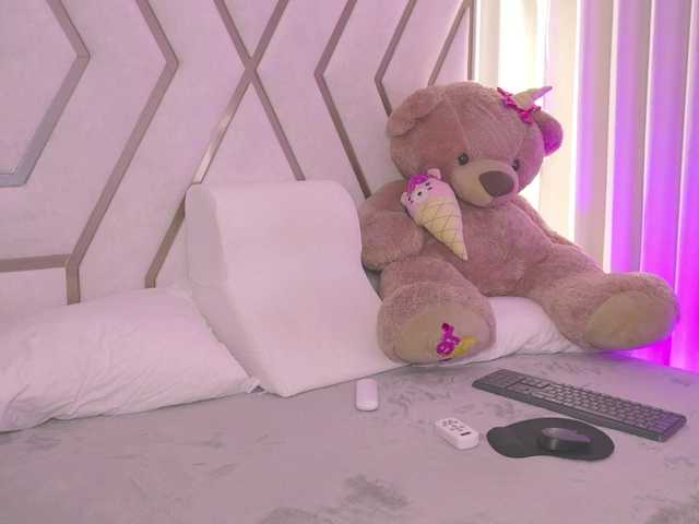 SarahGrey's BongaCams show and profile