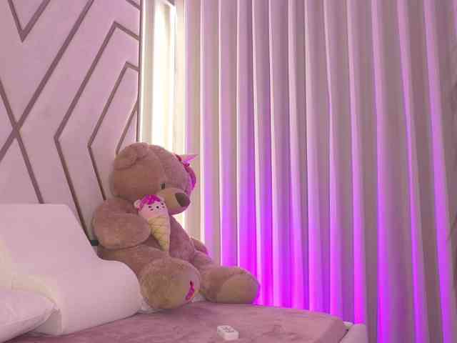 SarahGrey Live Webcam on BongaCams