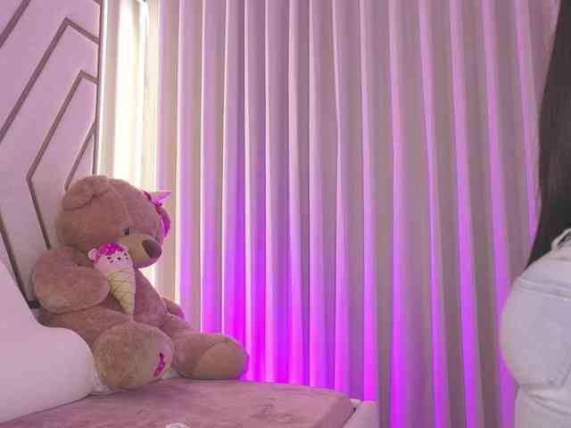 SarahGrey Live Webcam on BongaCams