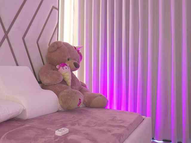 SarahGrey Live Webcam on BongaCams