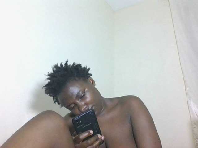 Blackqueen3's BongaCams show and profile