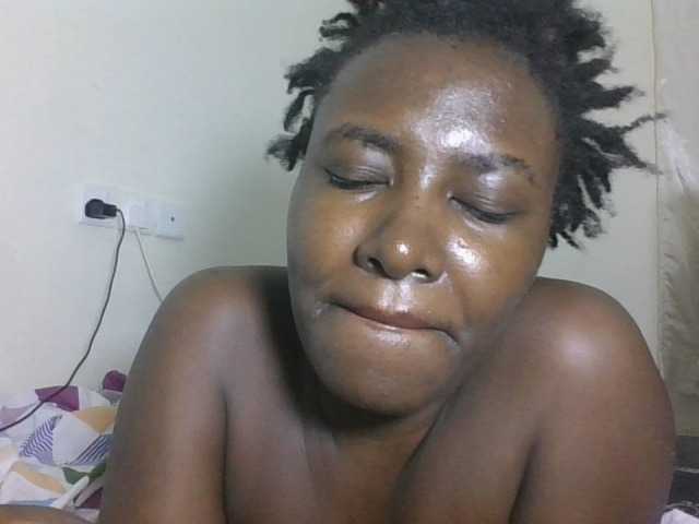 Blackqueen3's BongaCams show and profile