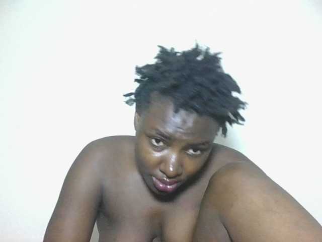 Blackqueen3's BongaCams show and profile