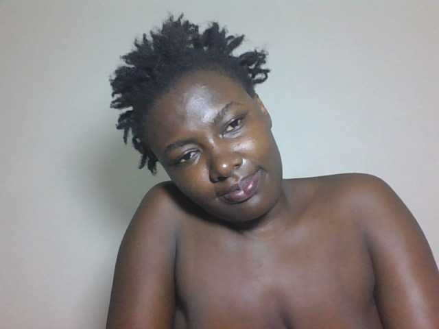 Blackqueen3's BongaCams show and profile