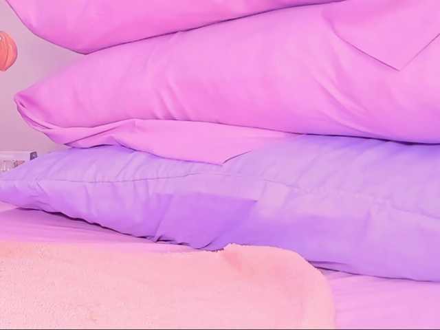 CandyHolmes's BongaCams show and profile