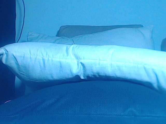 LunaRusell77 webcam bongacams model stream image