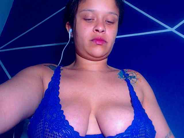 LunaRusell77 Live Webcam on BongaCams