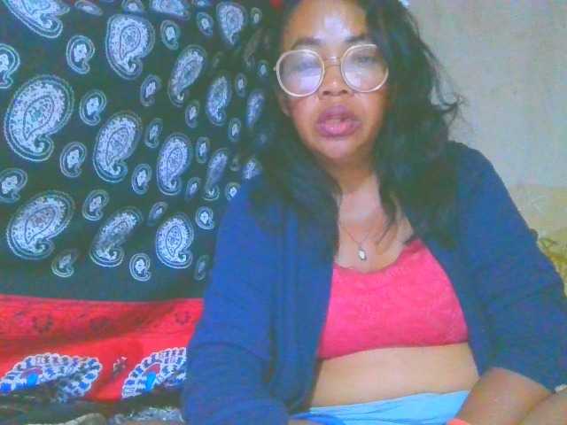 Rveronique webcam bongacams model stream image