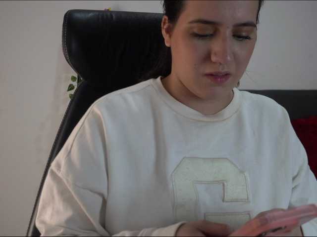 Isabellagomezof's BongaCams show and profile