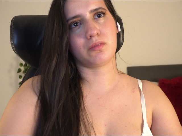 Isabellagomezof's BongaCams show and profile