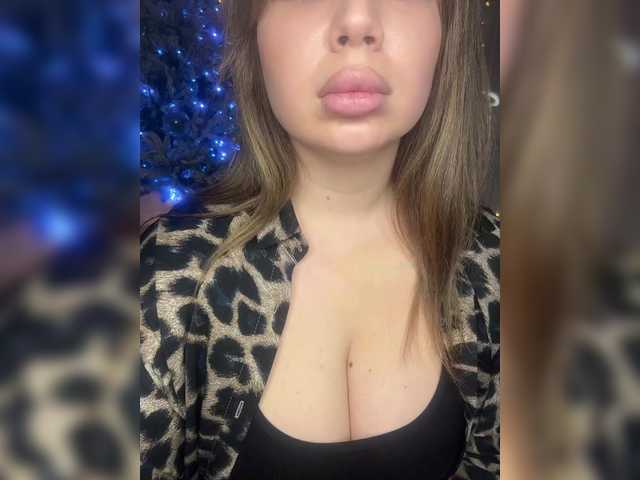 JuliaCharm's BongaCams show and profile