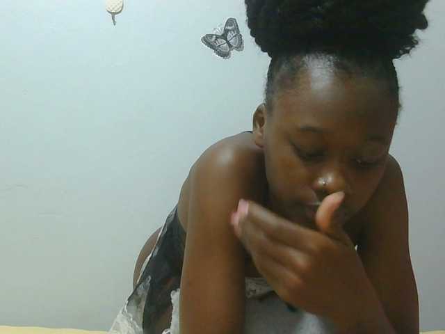 Melaninqueen19's BongaCams show and profile