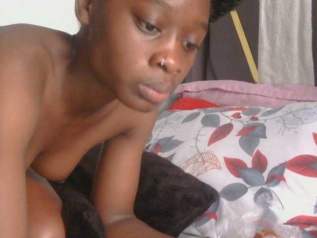 Melaninqueen19's BongaCams show and profile