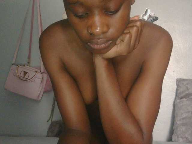 Melaninqueen19's BongaCams show and profile