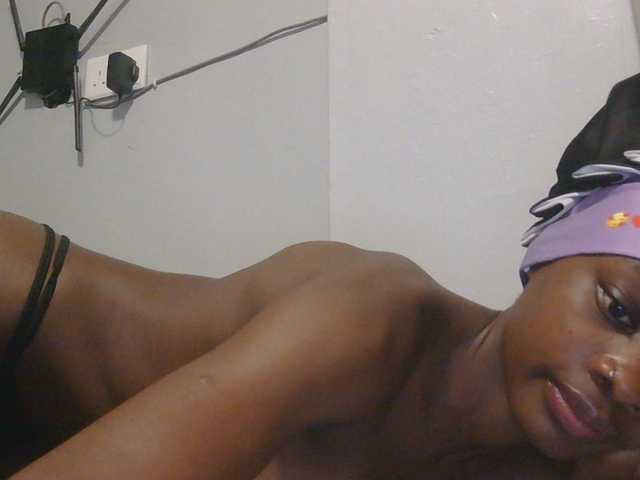 Melaninqueen19's BongaCams show and profile