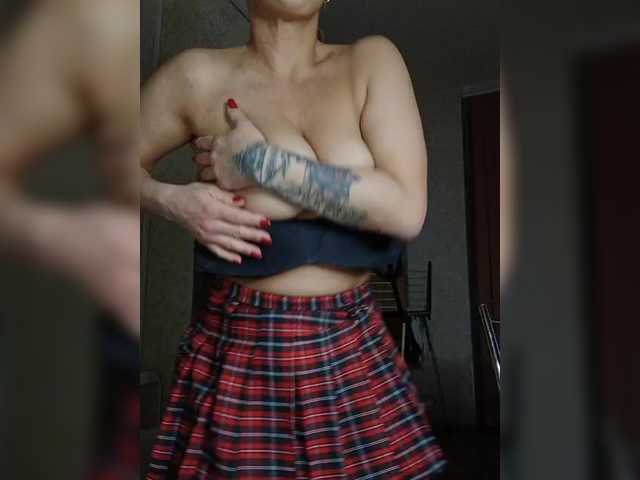 Dorisrus's BongaCams show and profile