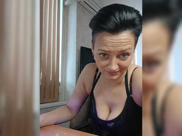 Dorisrus's BongaCams show and profile