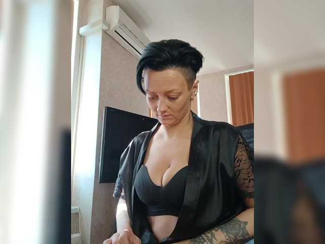 Dorisrus's BongaCams show and profile