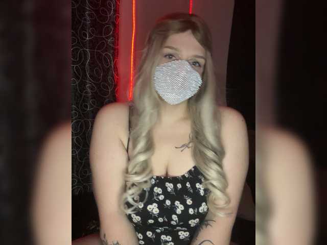 Avrora-min's BongaCams show and profile