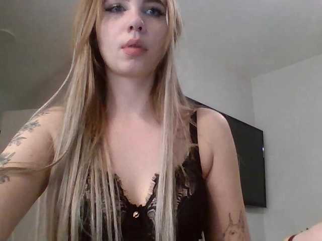 LilyHot's BongaCams show and profile