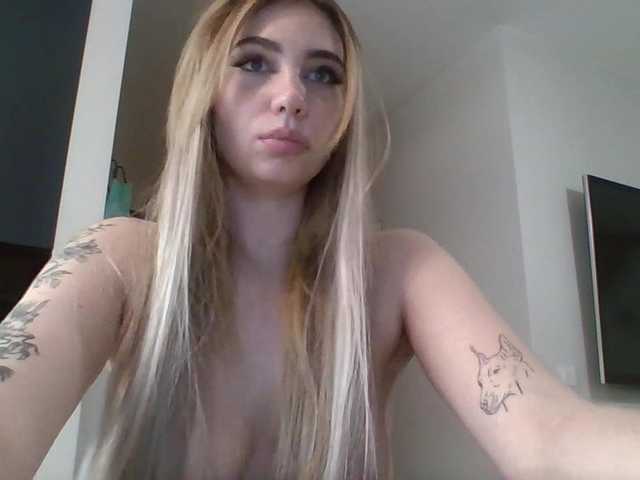 LilyHot's BongaCams show and profile