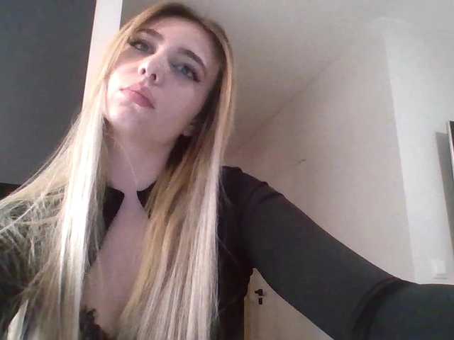 LilyHot's BongaCams show and profile