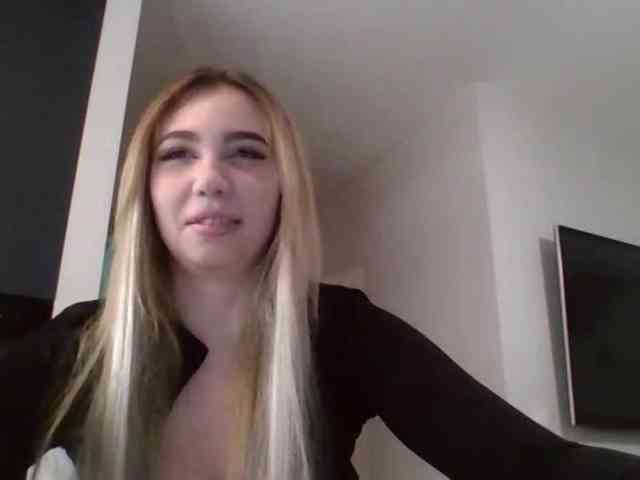 LilyHot webcam