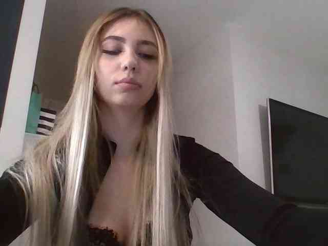 LilyHot webcam