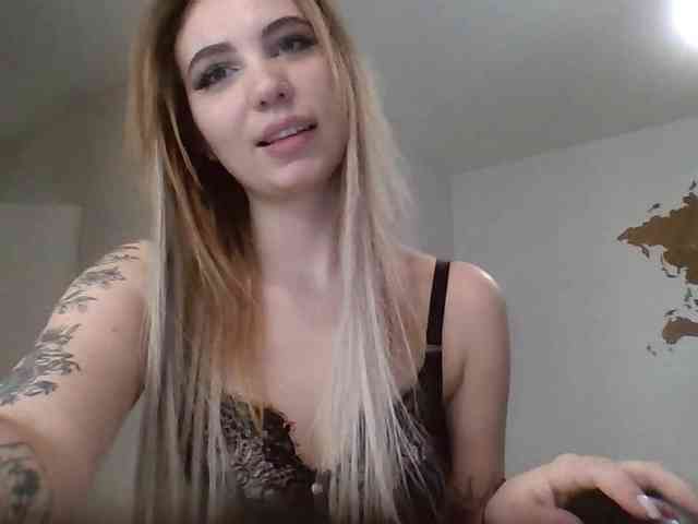 LilyHot webcam
