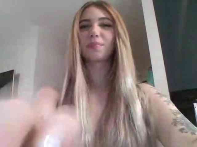 LilyHot Live Webcam on BongaCams