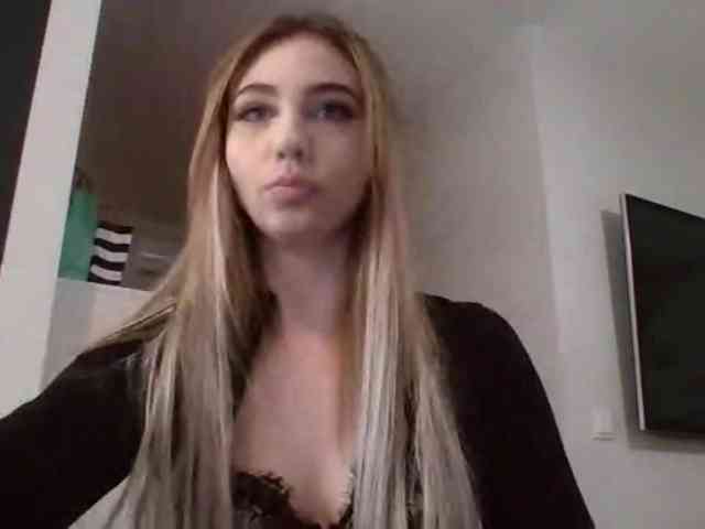 LilyHot webcam