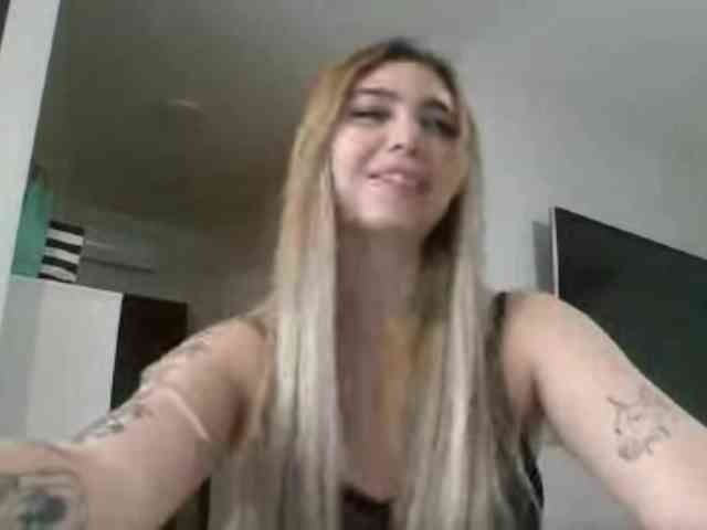 LilyHot webcam