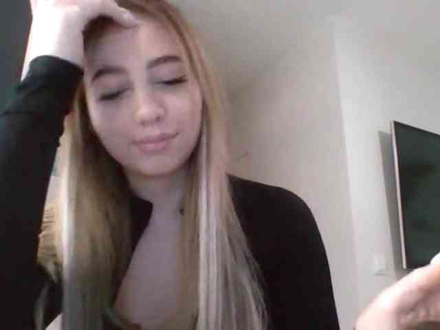 LilyHot webcam