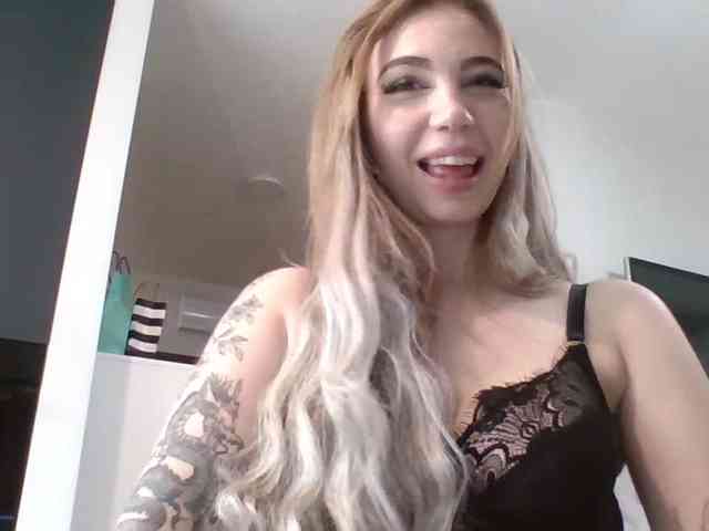 LilyHot webcam