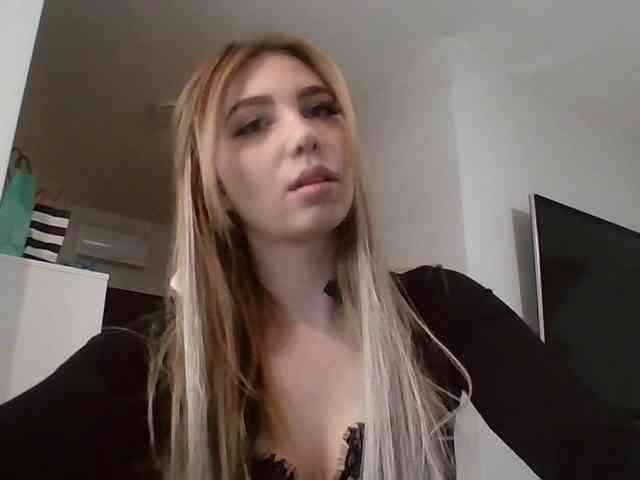LilyHot webcam