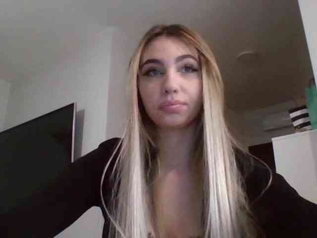 LilyHot webcam