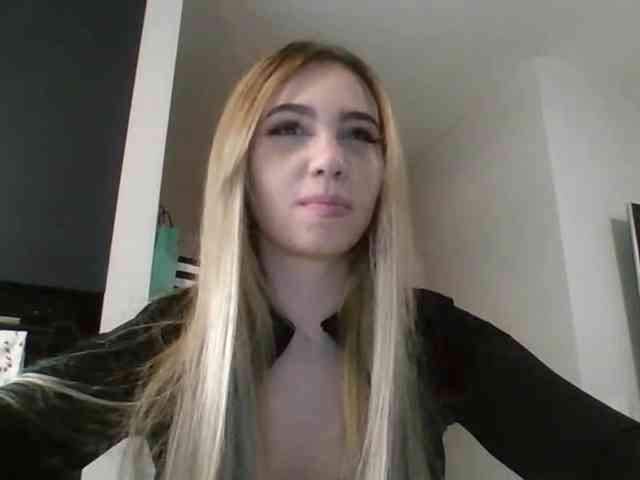 LilyHot webcam