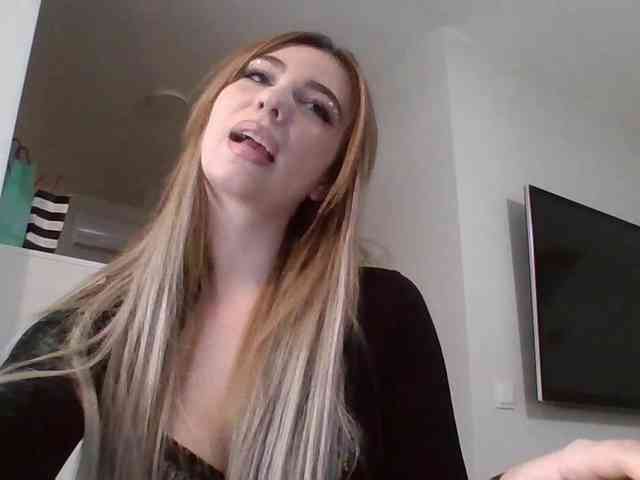 LilyHot webcam