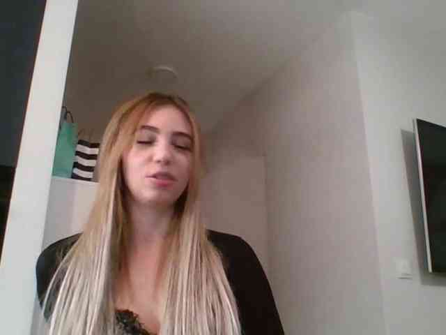 LilyHot webcam