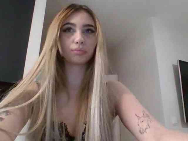 LilyHot webcam