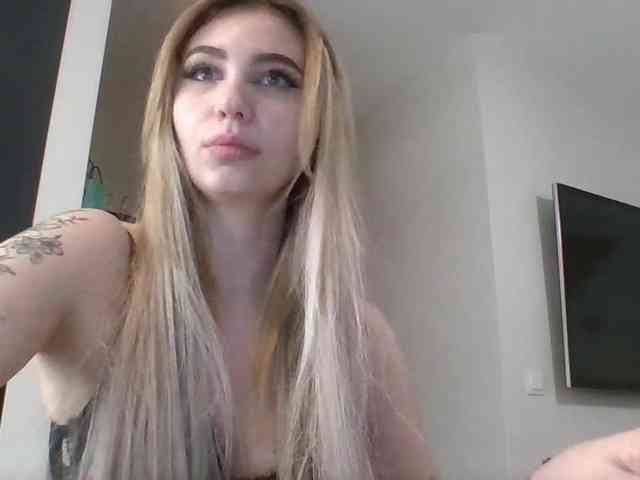 LilyHot webcam