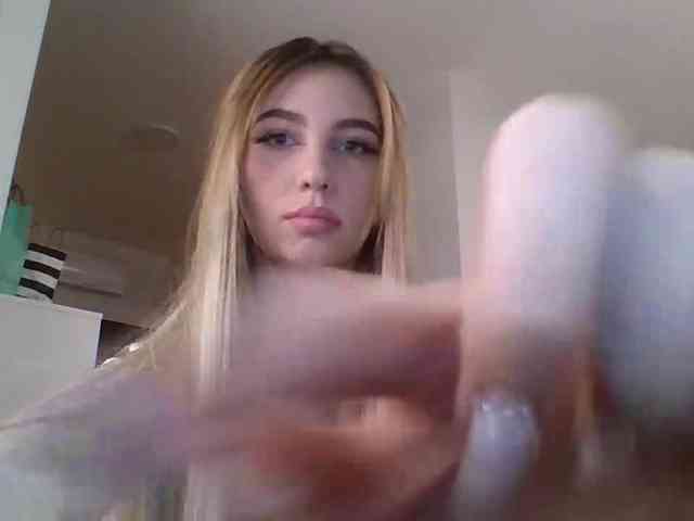 LilyHot webcam