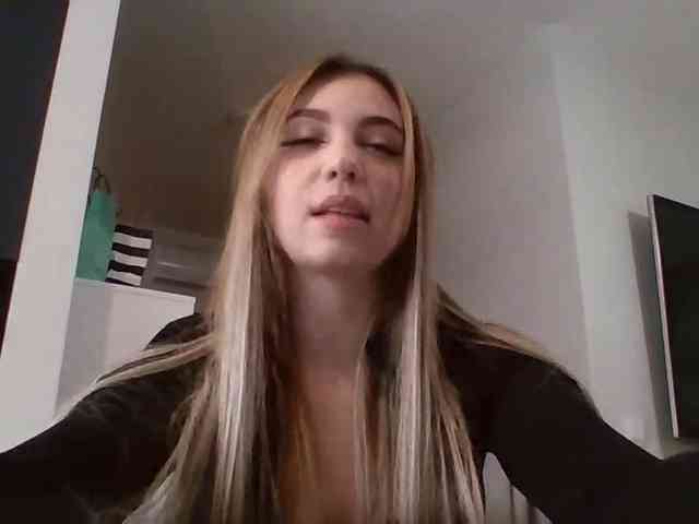 LilyHot webcam
