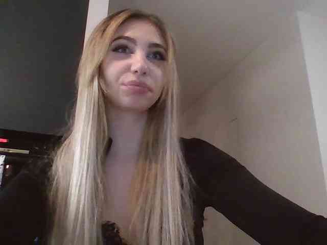LilyHot webcam