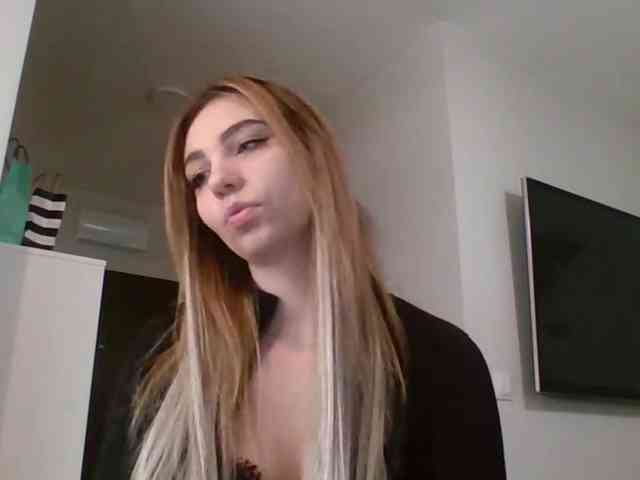 LilyHot webcam